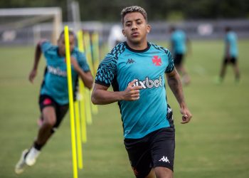 Vinícius Paiva, ex-Vasco, fala sobre início promissor no futebol europeu