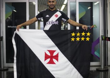 Vasco anuncia contratação de Payet; veja vídeo