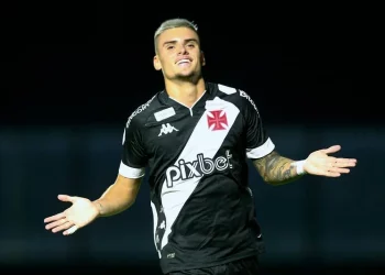 Gabriel Pec se consolida como jogador mais decisivo do Vasco