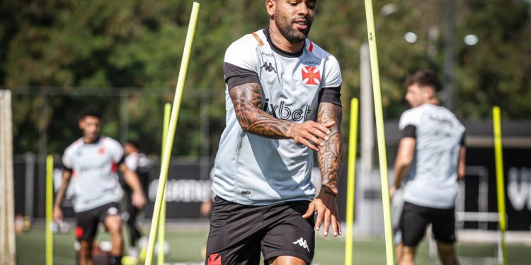 Vasco: Alex Teixeira não está fora dos planos de Ramón Díaz