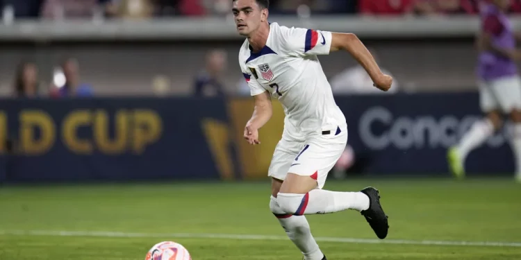 Empresário confirma contato do Vasco por meia Alan Soñora