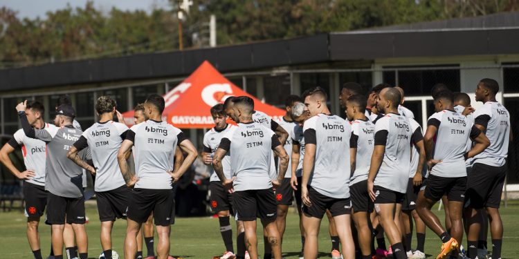 Jovem defensor não está nos planos do técnico Ramón Díaz para o restante da temporada