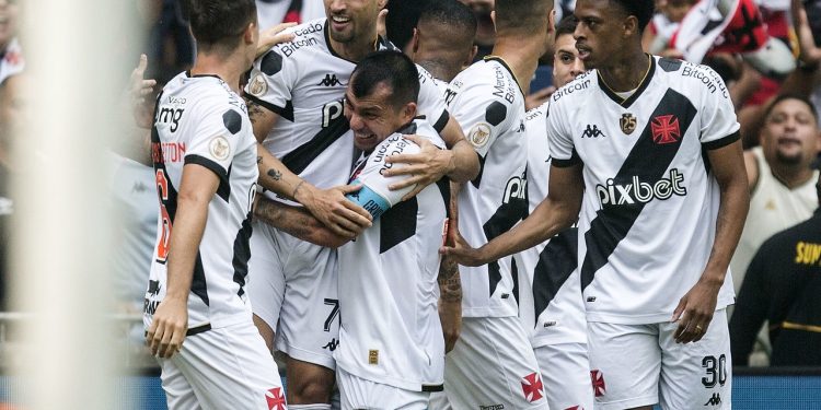 Associação, SAF e torcida: Vasco faz 125 anos em momento de paz
