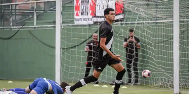 Jogador do Vasco é convocado para a Seleção Brasileira de base