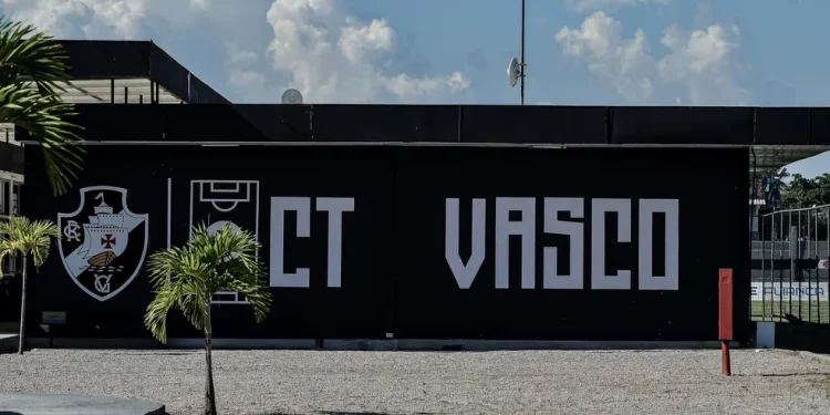 Juninho Pernambucano, Ricardo Gomes e Pedrinho no Vasco? Entenda possível movimento do clube