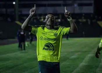 Juventude acerta com ex-Vasco