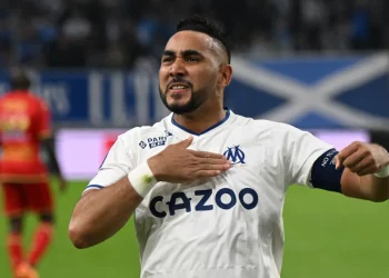 Torcida do Olympique de Marselha protesta contra a saída de Payet para o Vasco