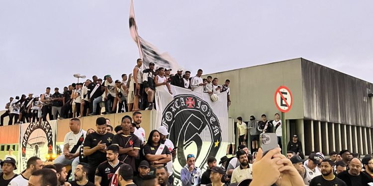 Recepção de torcida do Vasco a Payet repercute no mundo inteiro