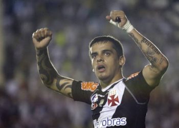 Saudades? Fagner manda mensagem para o Vasco e torcida pede retorno