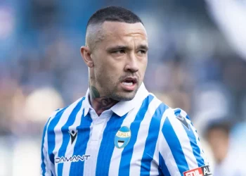 Será? Radja Nainggolan começa a seguir o Vasco nas redes e deseja atuar no Cruzmaltino