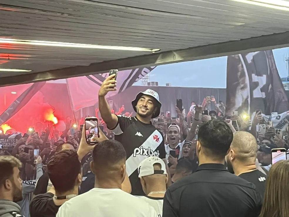 Torcedores do Olympique reclamam de saída de Payet, do Vasco