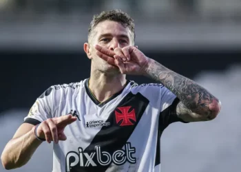 "Vegettizado" atacante cai nas graças da torcida do Vasco