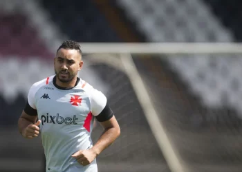 Payet vai ser titular do Vasco contra o Fluminense? Confira