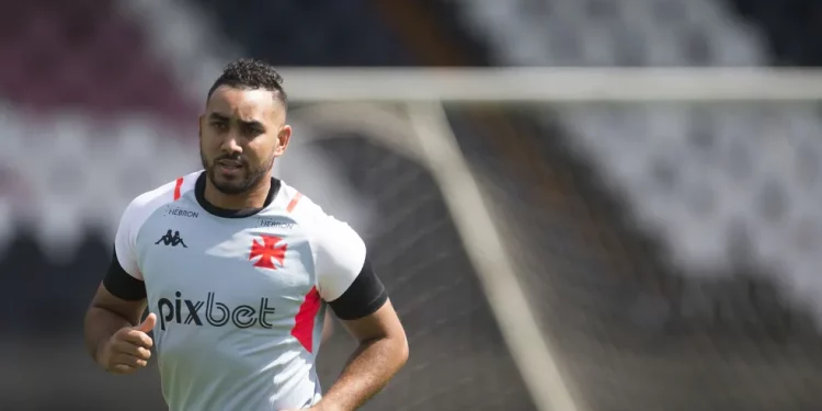 Payet vai ser titular do Vasco contra o Fluminense? Confira