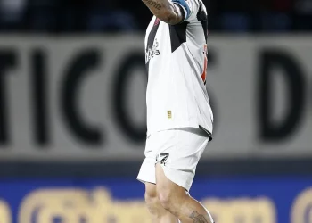 Vasco volta a pontuar em duas rodadas consecutivas após três meses