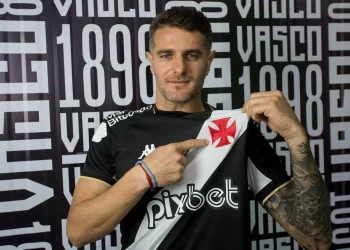 Vegetti marca na estreia e Vasco vence o Grêmio