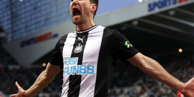 Vasco quer zagueiro que disputou Copa do Mundo