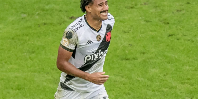 Lesão de Gabriel Dias comove jogadores e comissão do Vasco