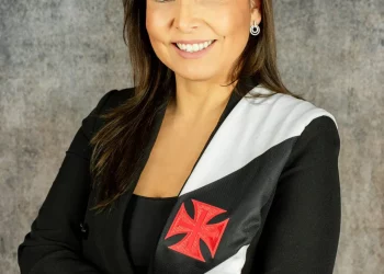 Conheça a nova chefe do dinheiro do Vasco