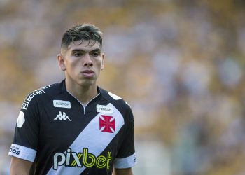 Vasco vende parte dos direitos de Palacios; Paulo Bracks esclarecerá situação em coletiva