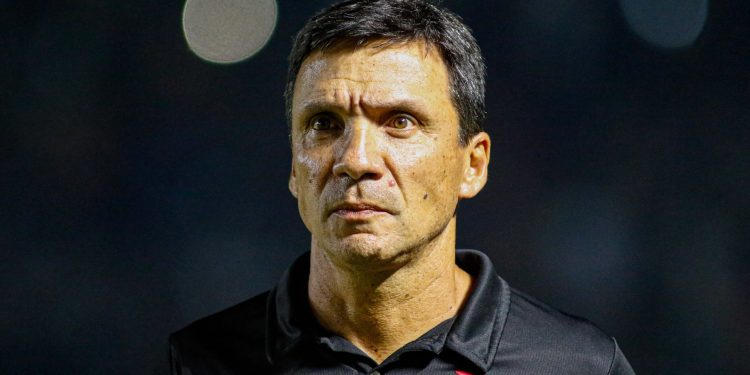 Ex-Vasco, Zé Ricardo está próximo de ser anunciado por concorrente do Cruz-Maltino na Série A