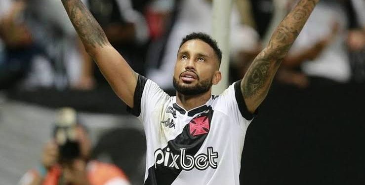 Jair volta ser herói do Vasco após 3 meses