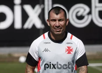 Gary Medel se destaca no Vasco; veja números