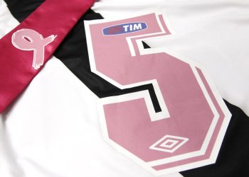Confira a nova camisa do Vasco em apoio ao Outubro Rosa