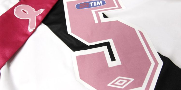 Confira a nova camisa do Vasco em apoio ao Outubro Rosa