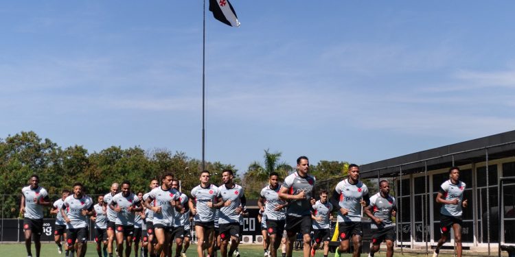 Vasco ganha retorno importante para clássico contra o Fluminense