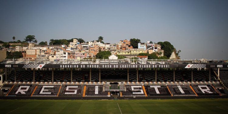 Emocionante! Estádio do Vasco, São Januário amanhece com faixas: "Clube do povo"