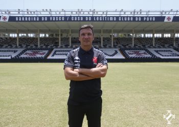 Zé Ricardo exalta importância de São Januário na Série B