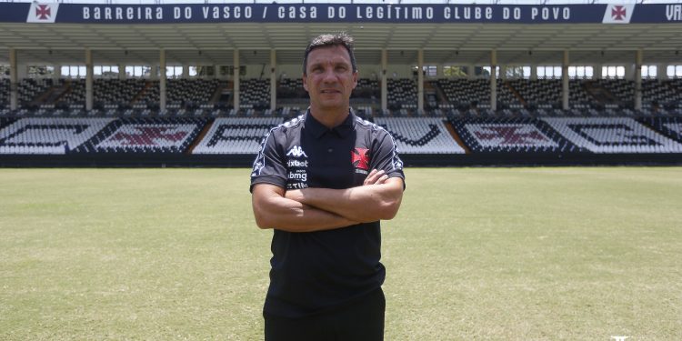 Zé Ricardo exalta importância de São Januário na Série B