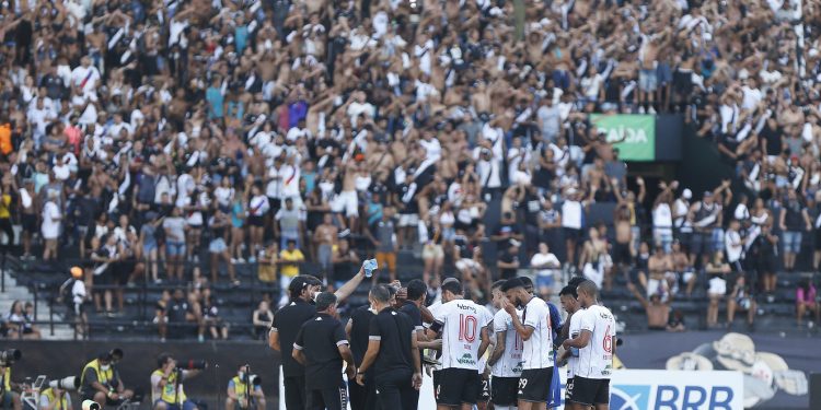 Torcida do Vasco pode bater recordo do Botafogo no Nilton Santos
