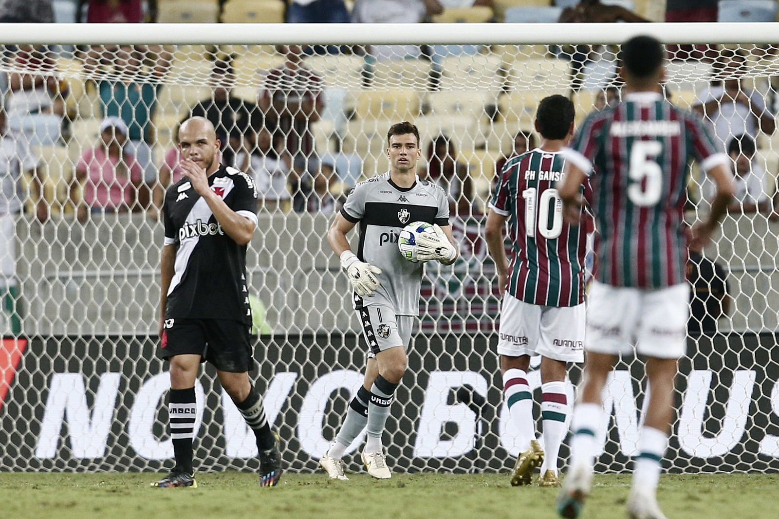 Vasco critica adiamento de clássico com Fla para favorecer um dos times -  12/04/2021 - UOL Esporte