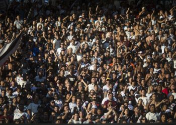 Bombeiros e Ministério Público inspecionam São Januário em preparação para o retorno da torcida