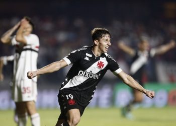 Emprestado pelo Vasco ao Talleres, Galarza marca golaço; assista