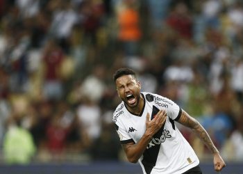 Jair revela mágoa por expulsão e pede apoio ao Vasco