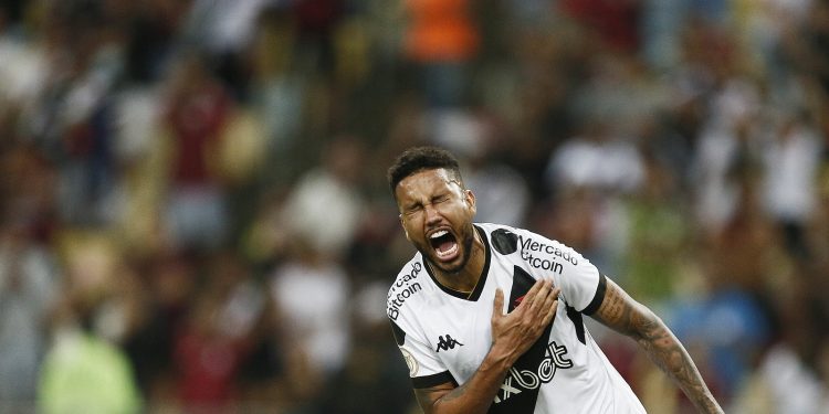 Jair revela mágoa por expulsão e pede apoio ao Vasco