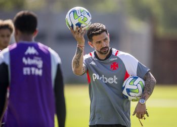 Conheça Emiliano Díaz, auxiliar que vem chamando atenção no Vasco