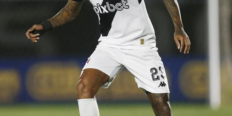 Renova ou não? Zé Gabriel tem contrato terminando com o Vasco