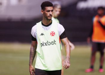 Vasco contrata jogador e ninguém sabe o paradeiro