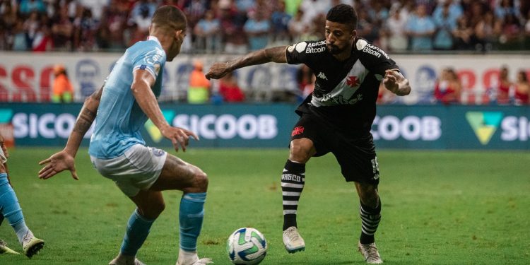 Uma surpresa na equipe, Paulinho domina o meio de campo do Vasco