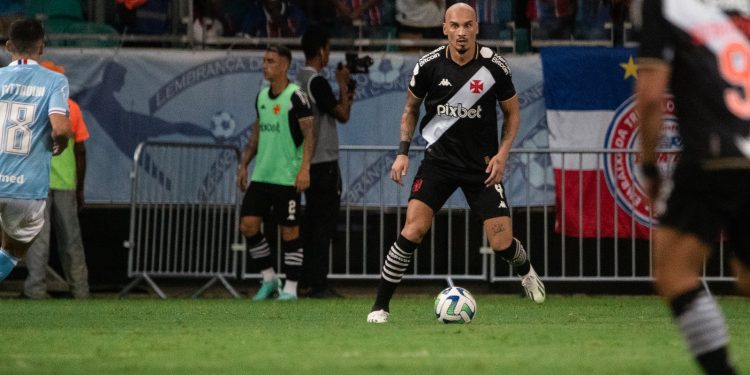 Maicon ganha confiança de Ramón Díaz e deve continuar como titular no Vasco