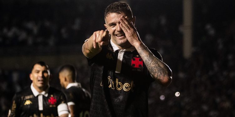 Vasco domina ranking de mais gols aéreos no Brasileirão; veja lista