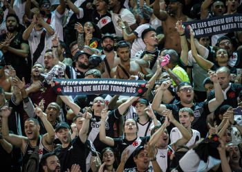 Torcida do Vasco esgota ingressos contra o Santos em 5 minutos