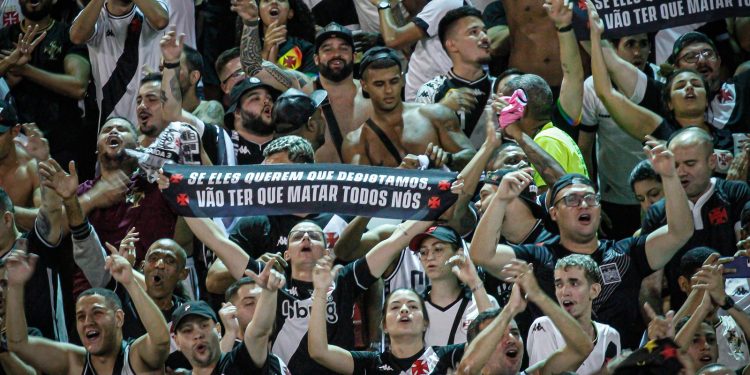 Torcida do Vasco esgota ingressos contra o Santos em 5 minutos