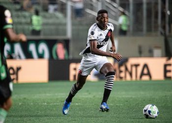 Vasco: Setor defensivo evolui com Ramón Díaz