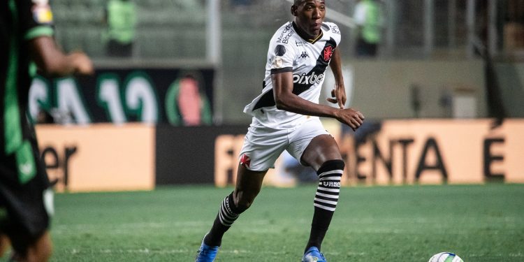 Vasco: Setor defensivo evolui com Ramón Díaz