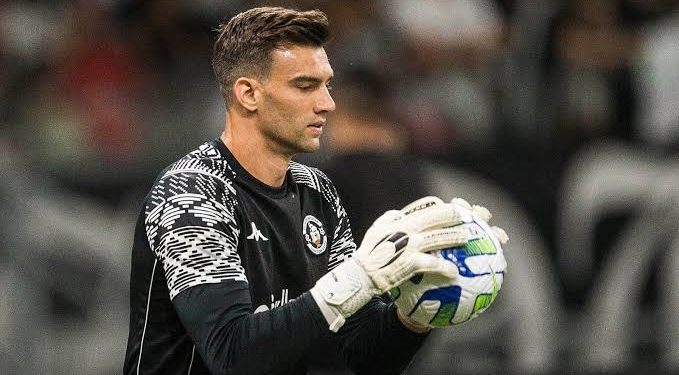 Léo Jardim, do Vasco, tem a segunda melhor média de defesas do Brasileirão